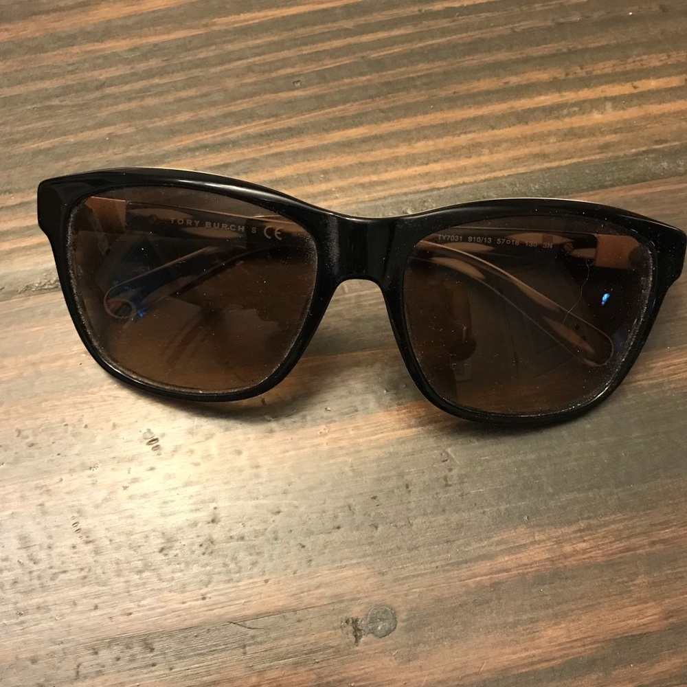 Authentic Tory Burch wayfarer style sunglasses